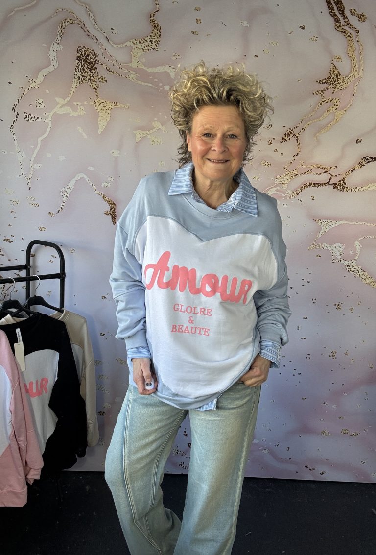 Sweater Amour lichtblauw