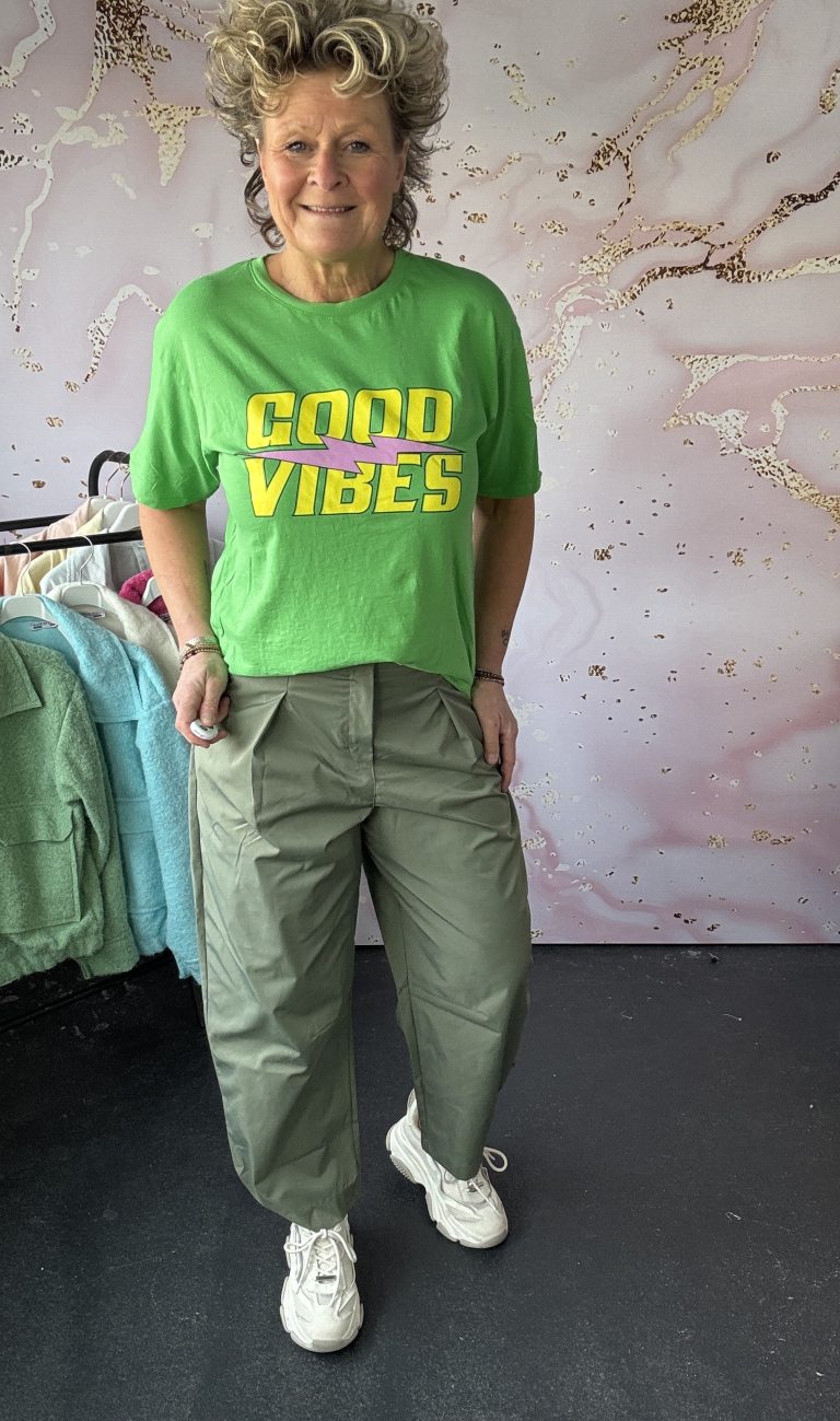 T shirt goodvibes ( Mooij) appelgroen