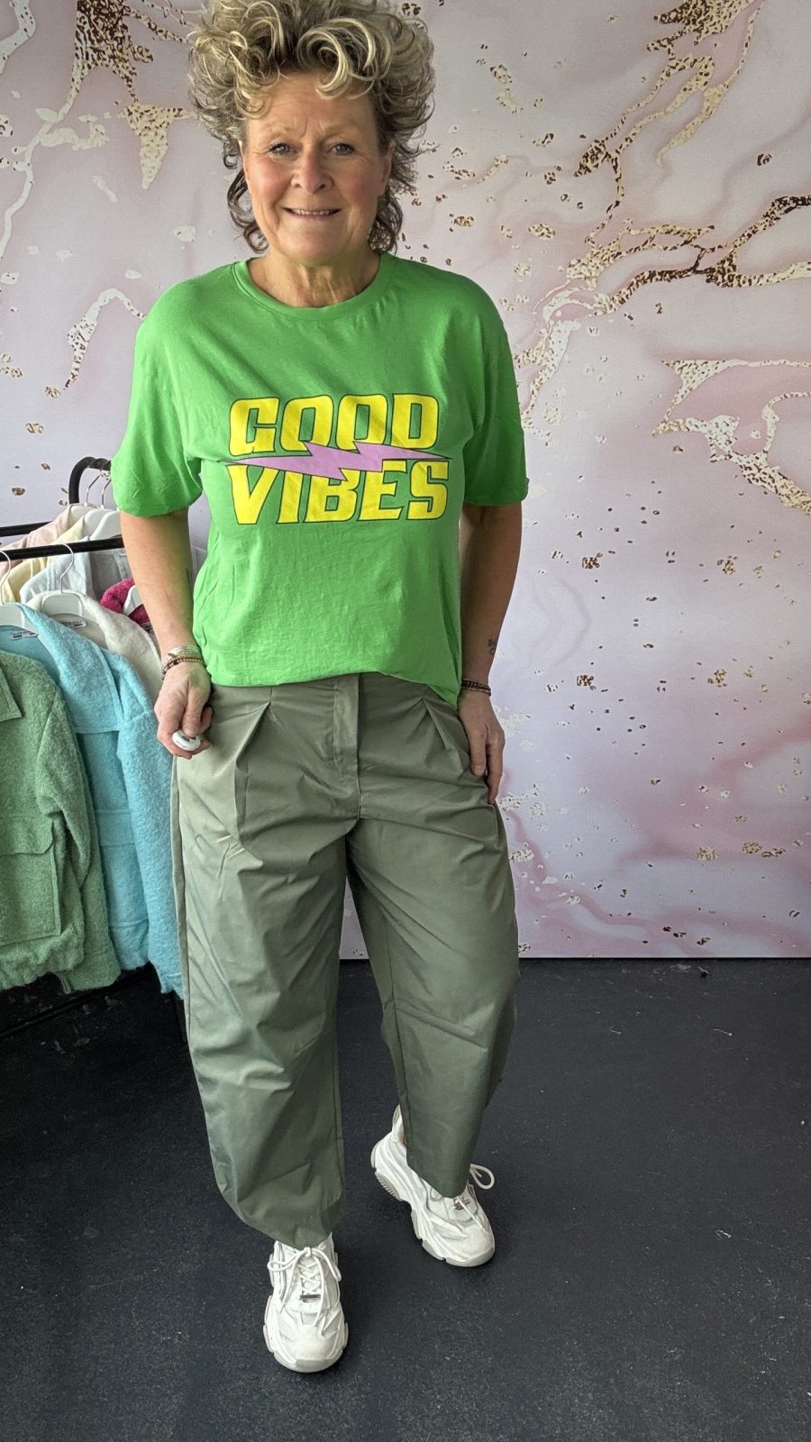 T shirt goodvibes ( Mooij) appelgroen