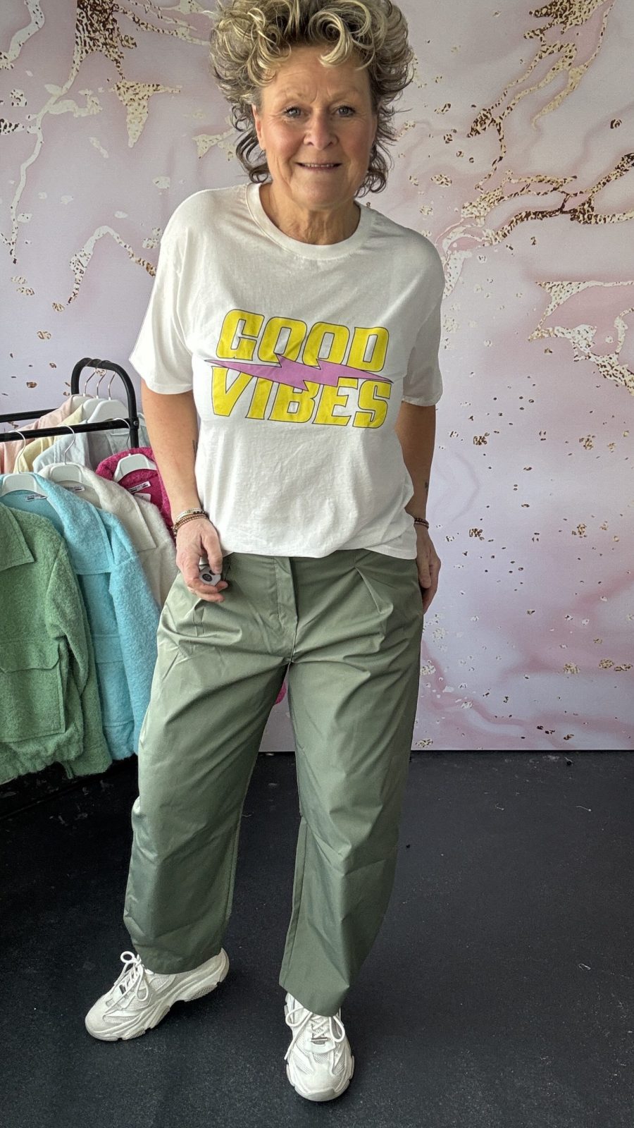T shirt goodvibes ( Mooij) wit