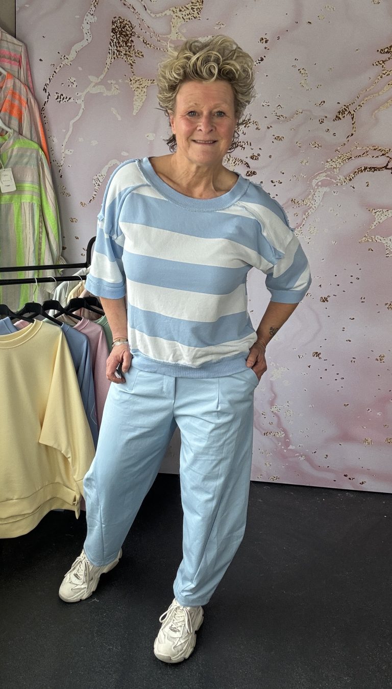 Sweater Colori lichtblauw/wit