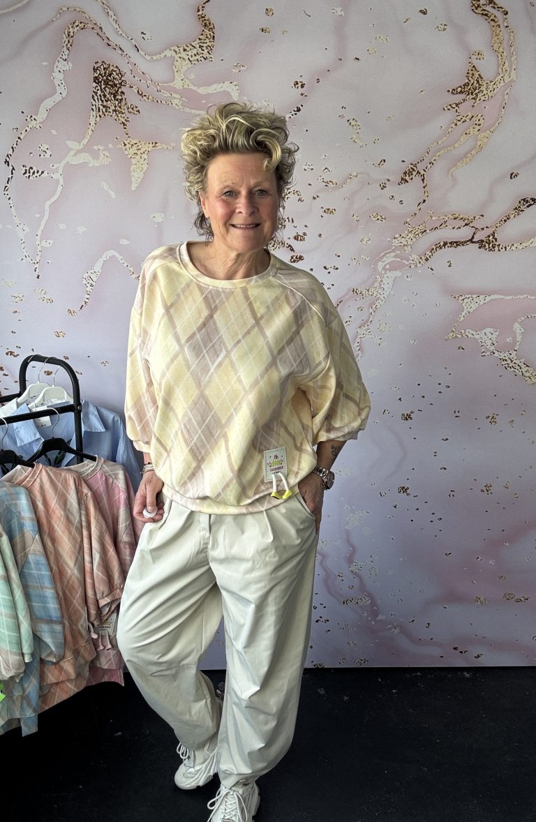 Sweater klomp geel