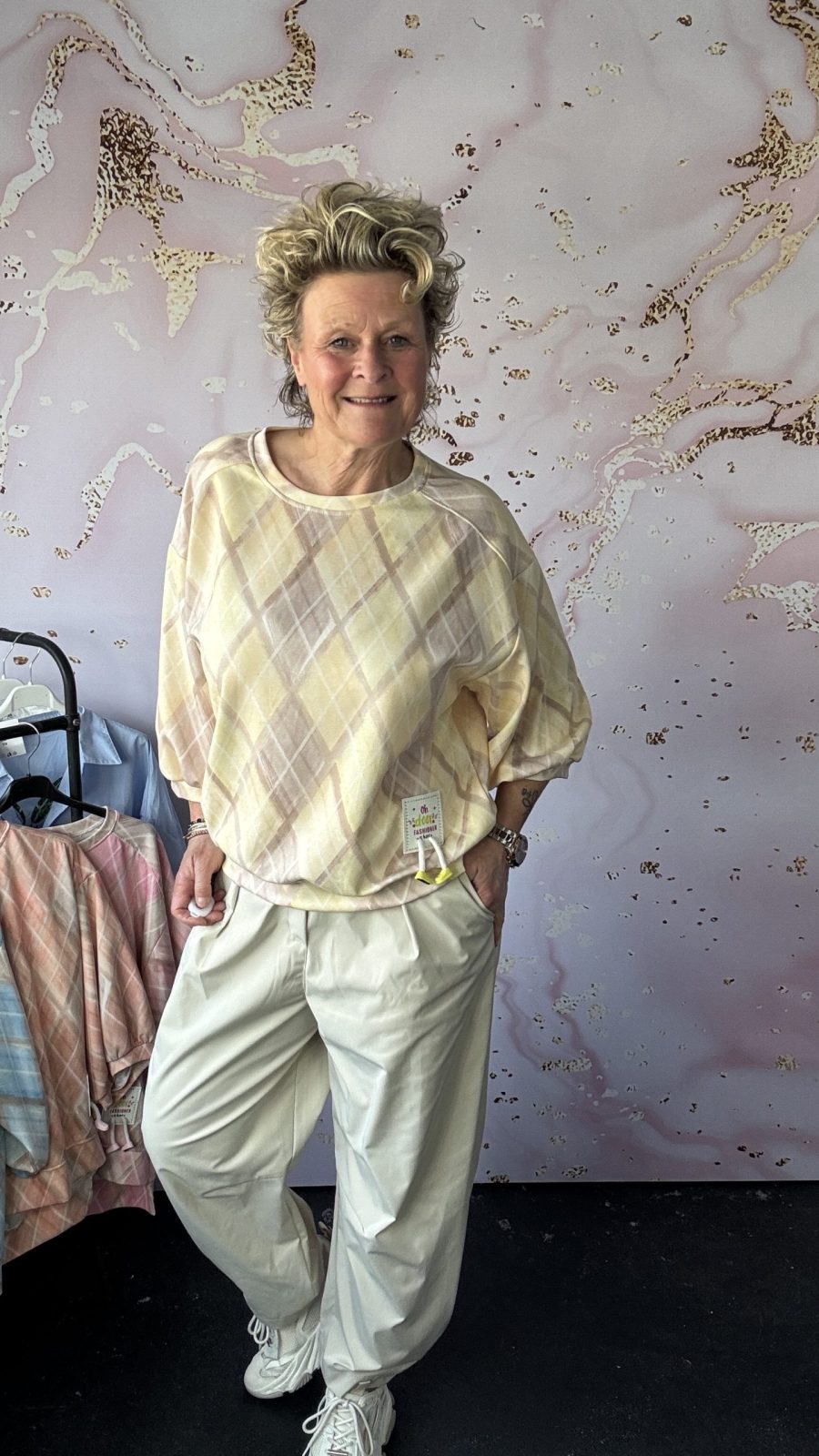 Sweater klomp geel