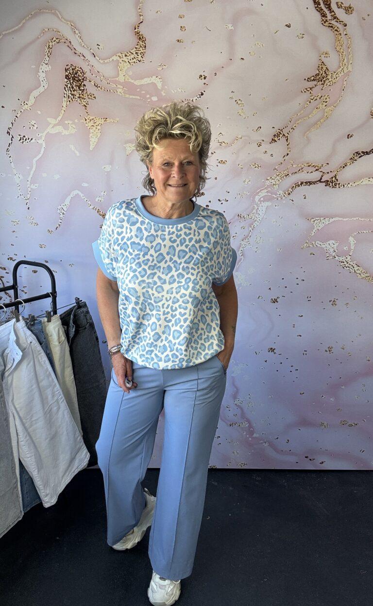 Sweater Panter korte mouw lichtblauw