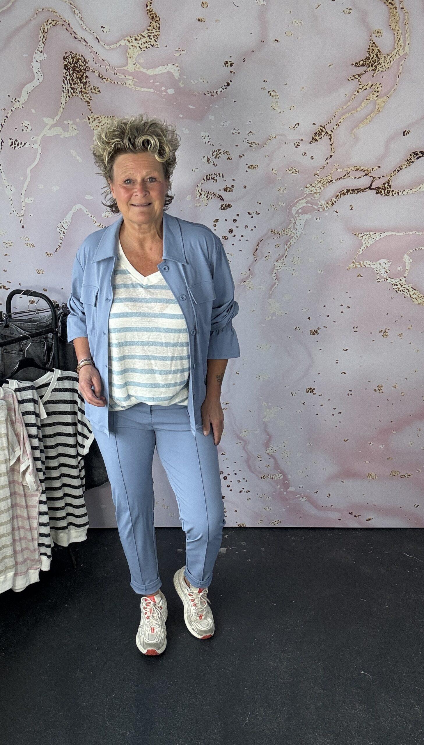 T Shirt Louisa lichtblauw