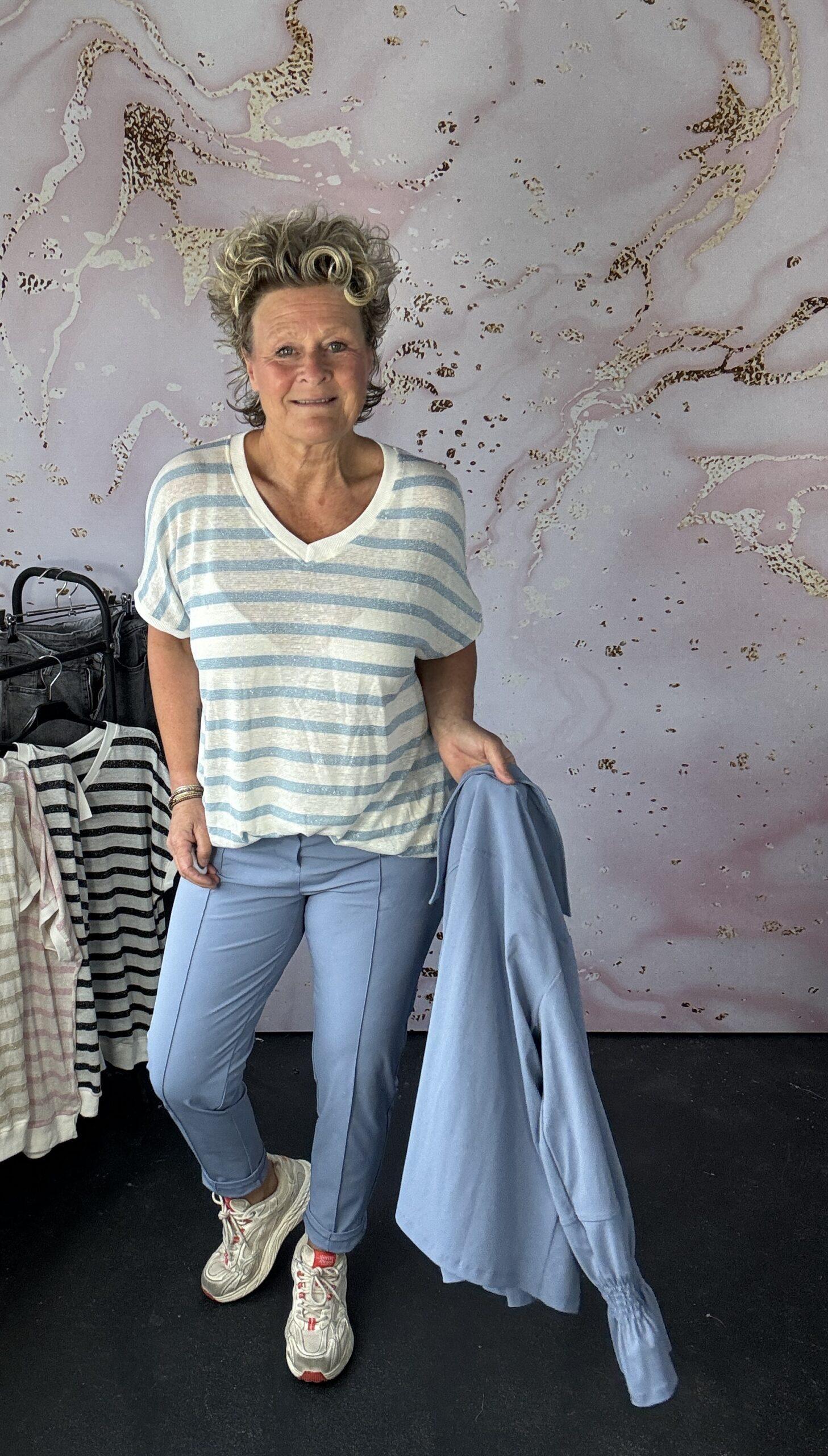 T Shirt Louisa lichtblauw - Afbeelding 2