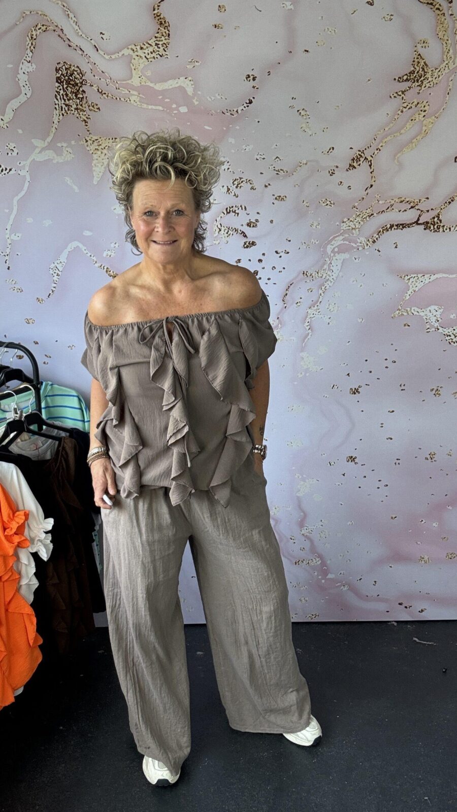 Blouse off shoulder taupe