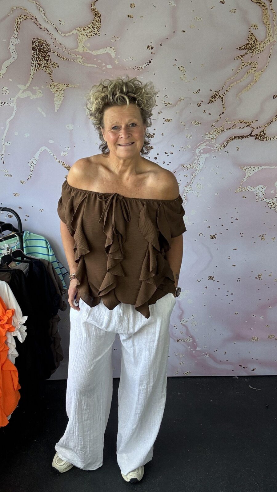 Blouse off shoulder bruin