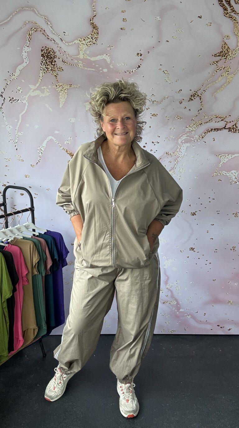 Wind jack taupe