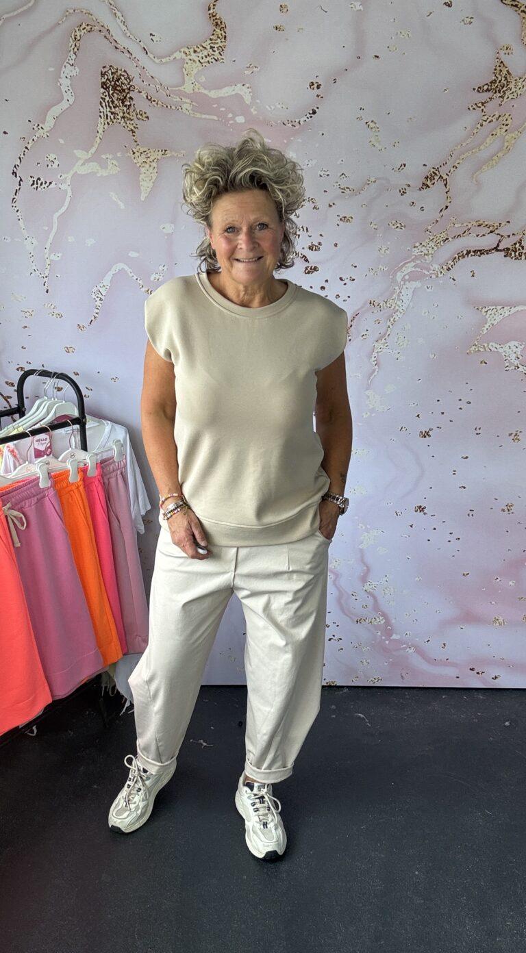 sweater mouwloos beige
