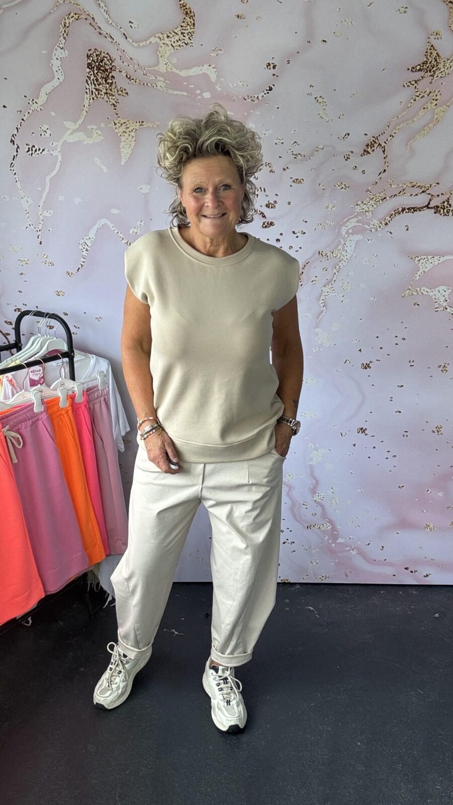sweater mouwloos beige