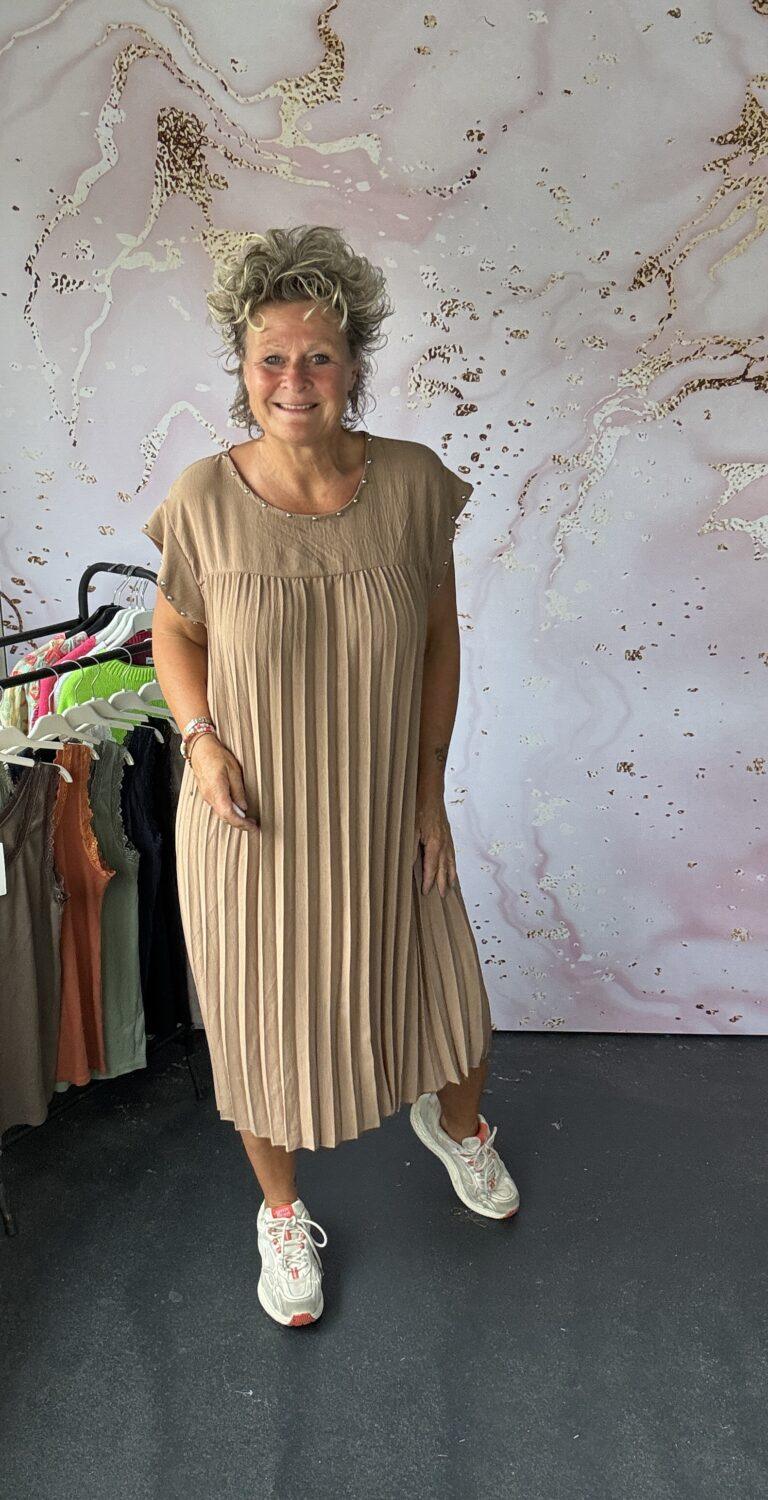 Jurk Plien camel