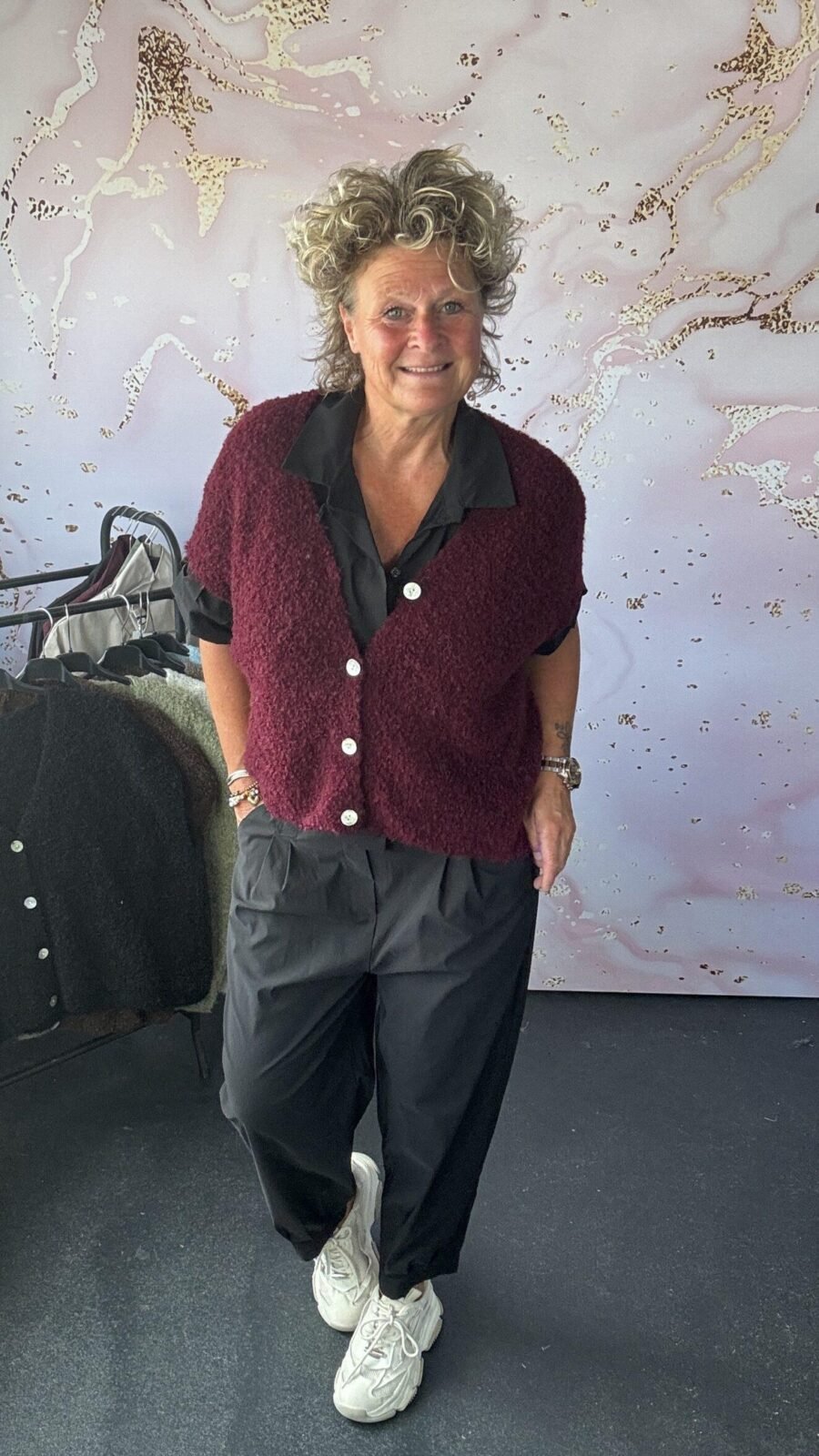 vest boucle burgundy