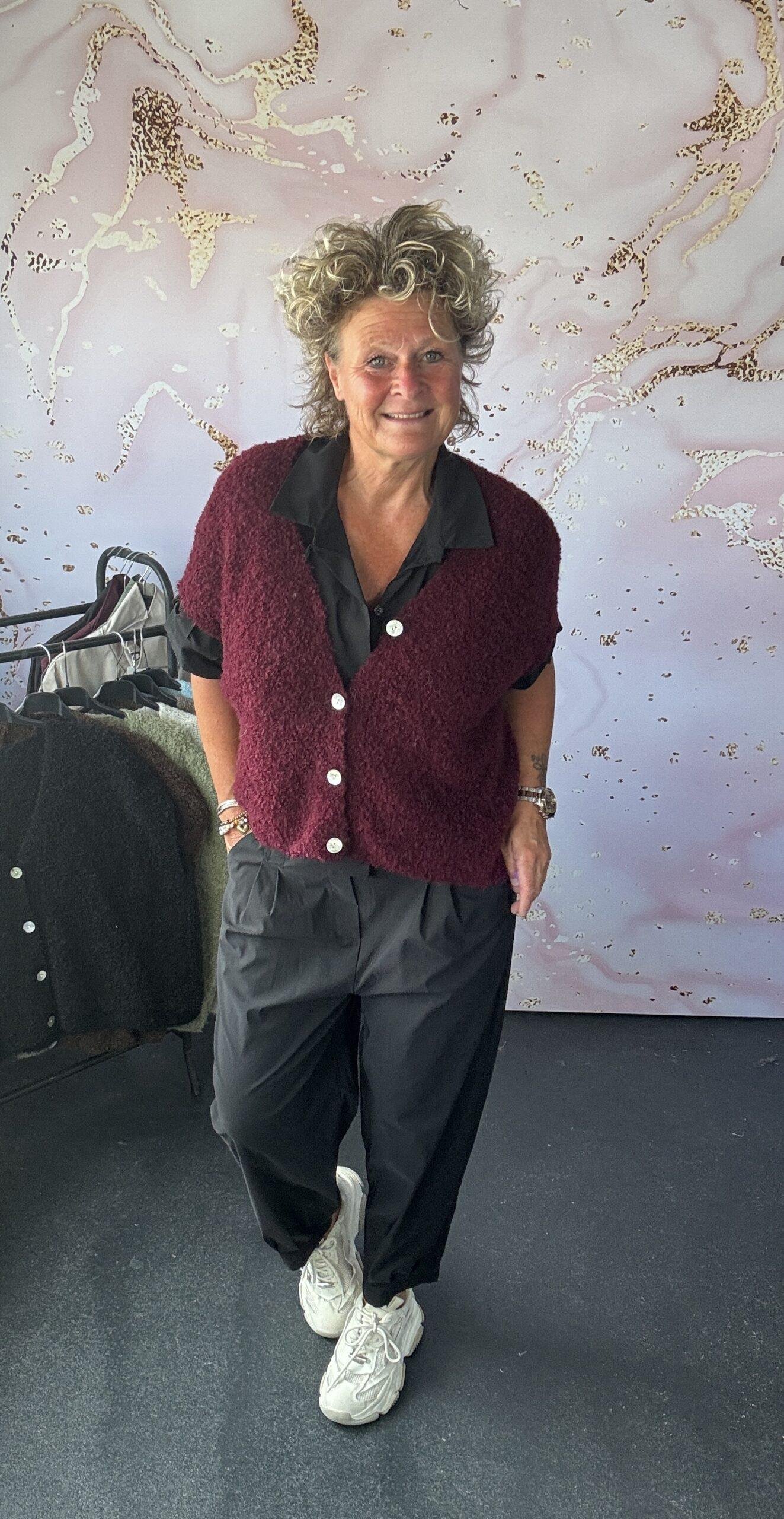 vest boucle burgundy