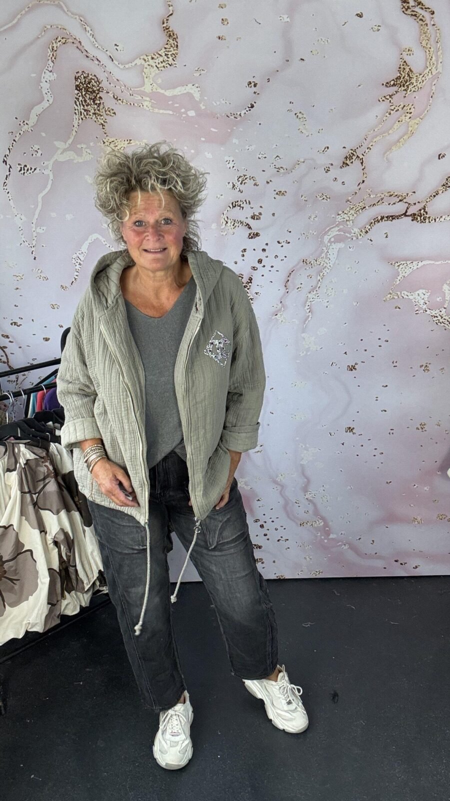 jasje hoody Hellen taupe