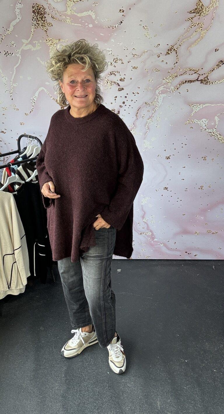 trui Loes burgundy