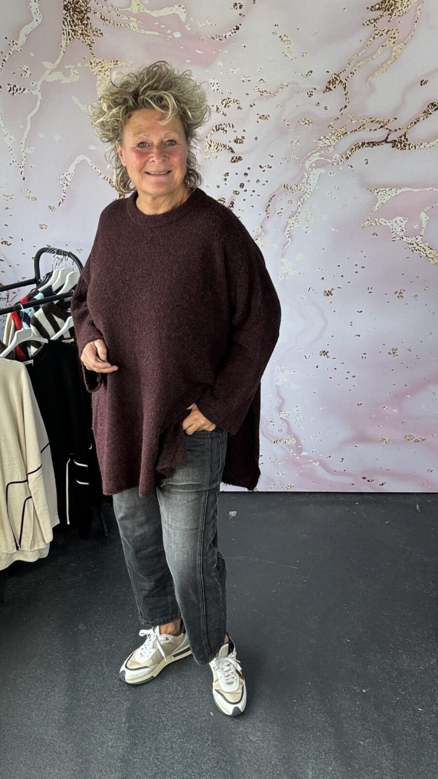 trui Loes burgundy