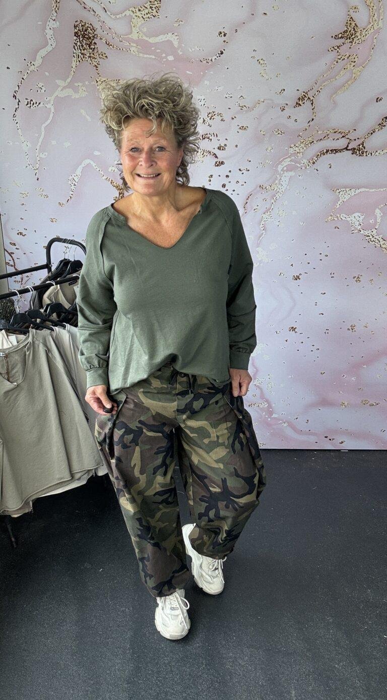 sweater mira army
