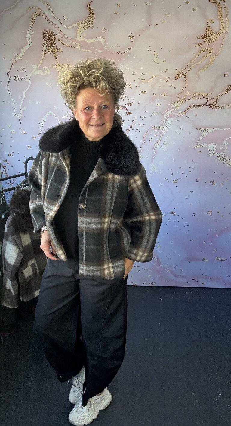 Jas burby black