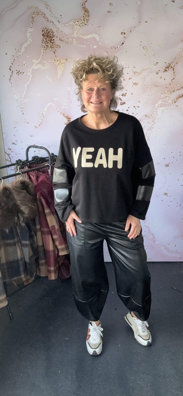 sweater Yeah zwart